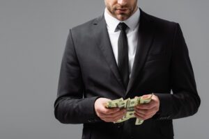 キャバクラの黒服の給料はどれくらい？役職別・職種別に分かりやすく解説！