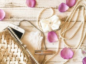 キャバクラの仕事道具って？キャバ嬢の必須アイテムはコレ！