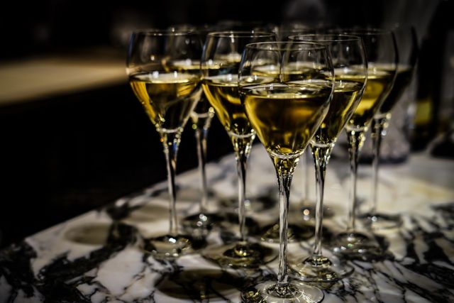 酒焼け声になりたくないキャバ嬢が避けるべきお酒とは?