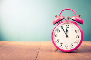 キャバクラのハーフ延長とは？うまく活用してお得に楽しく遊ぶコツ