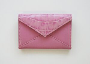 キャバ嬢に名刺入れって必要？持つべき理由について徹底解説！