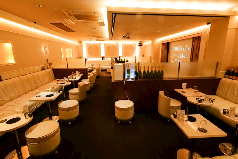 新橋キャバクラ＆ガールズバーTOP40　第23位：ChouChou新橋SL店・シュシュ新橋エスエル店