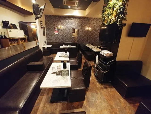 Club F