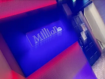 コンセプトカフェ&バー million(ミリオン)