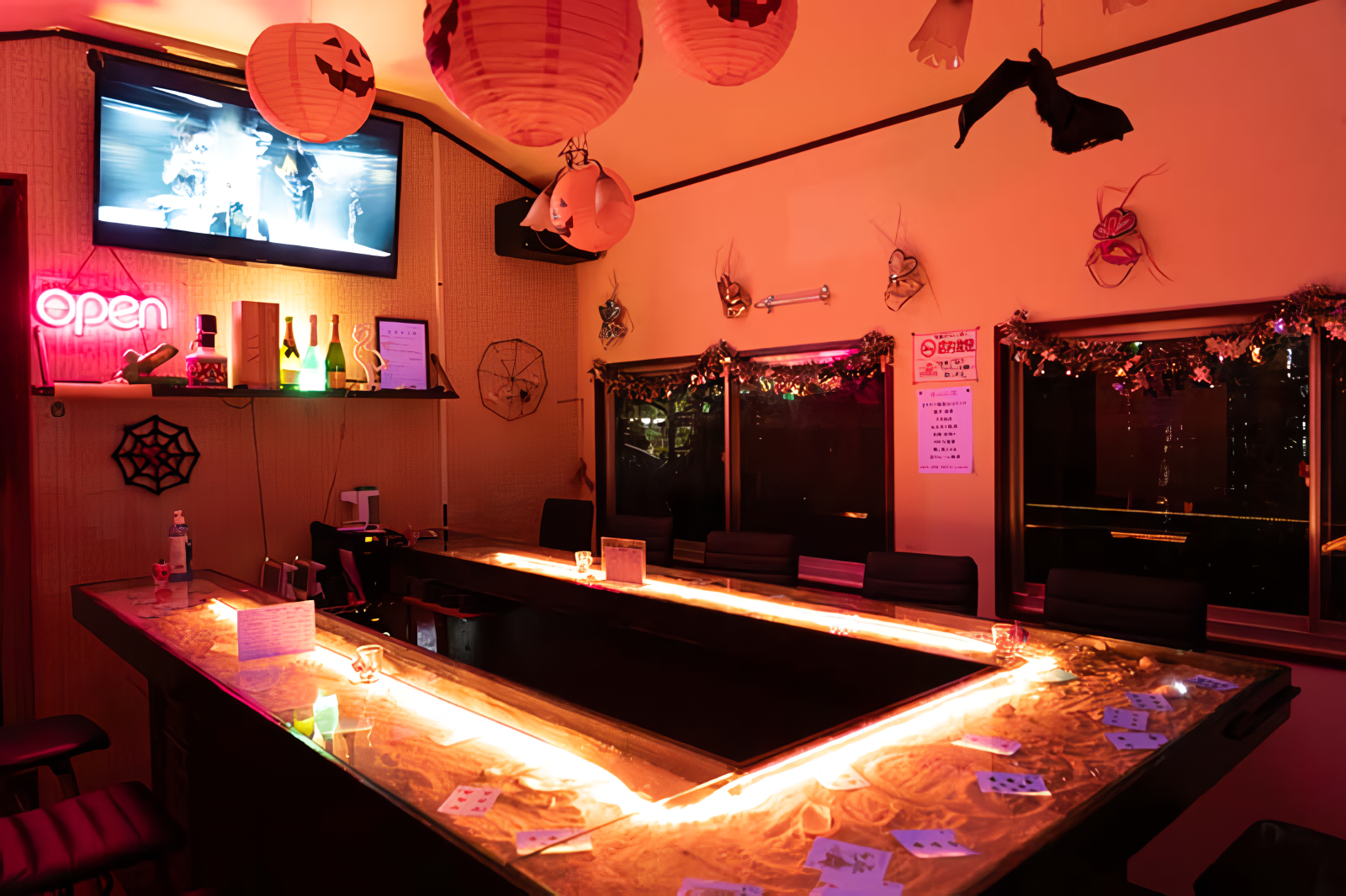 北谷町のキャバクラ、ガールズバー、スナックTOP７！！第4位、Lady BAR Q