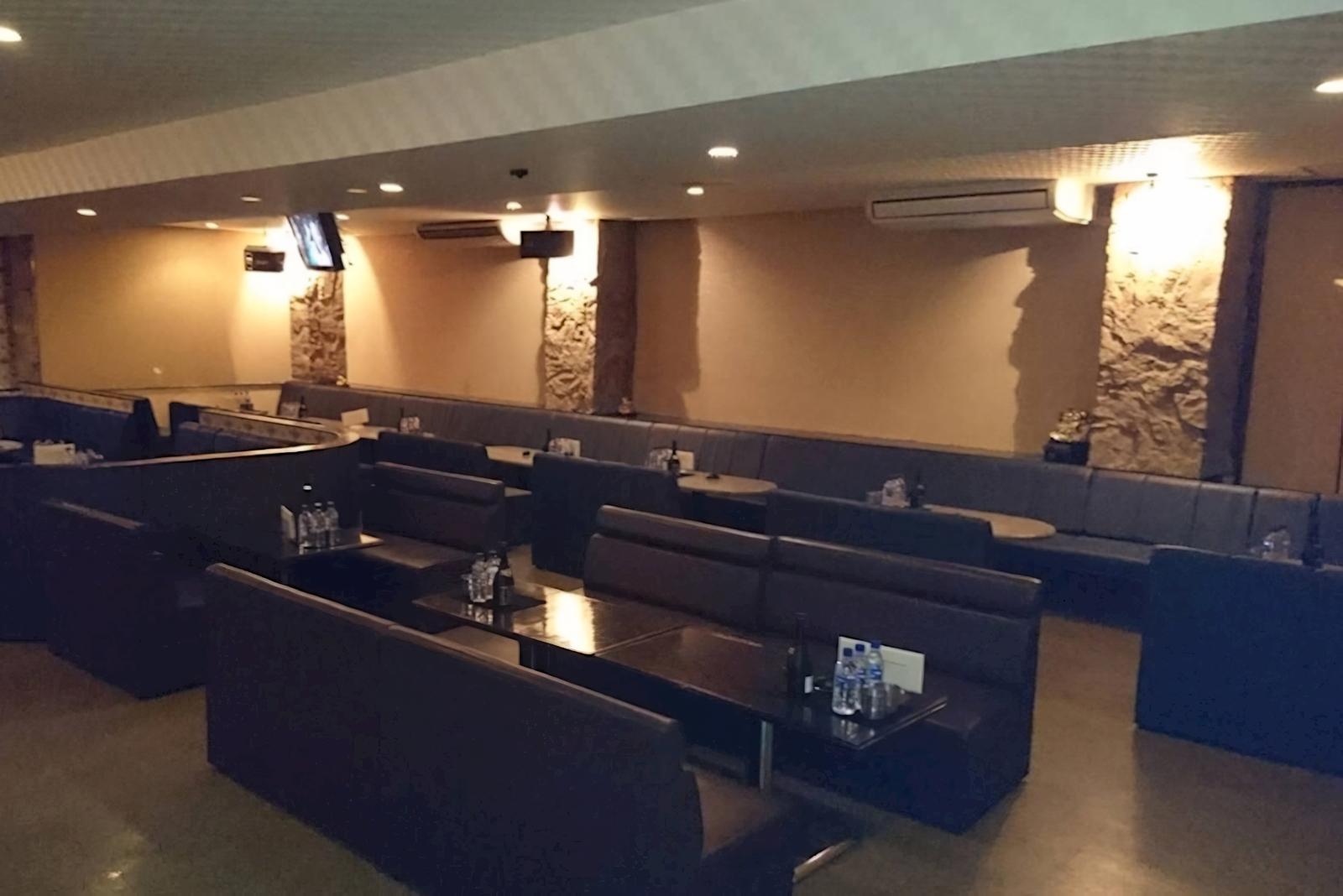 北谷町のキャバクラ、ガールズバー、スナックTOP７！！第7位、NEW club AERNA